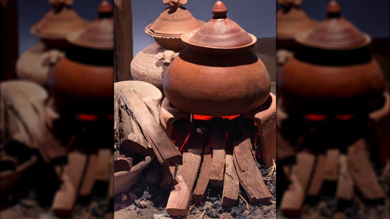 Pots used for cooking in traditional earthenware cooking
