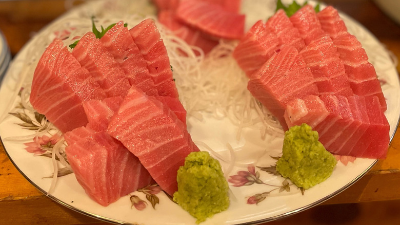 Plate with slices of medium fatty tuna with two mounds of wasabi
