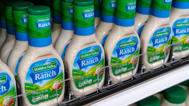 Bottles of Hidden Valley ranch on a grocery store shelf