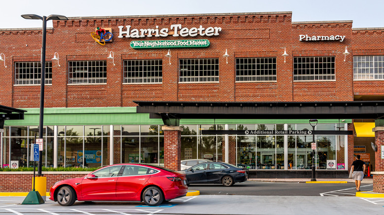 The outside of a Harris Teeter