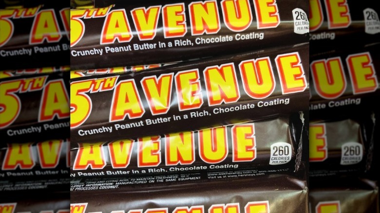 5th Avenue Candy Bars on display.