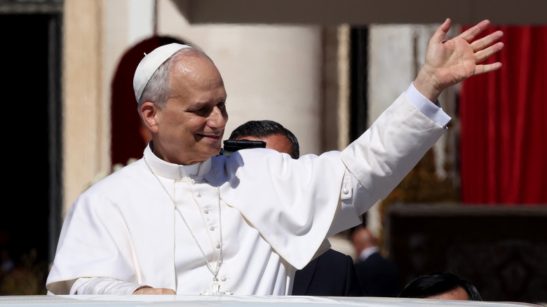 Pope Leo XIV waving to crowd