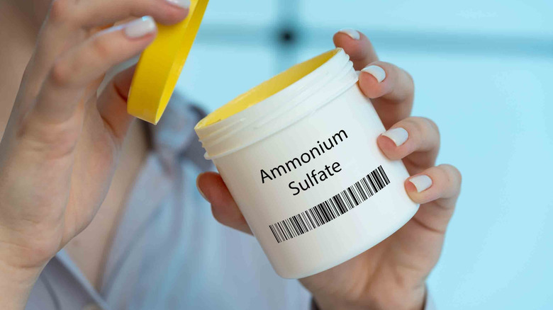 a jar of ammonium sulfate used commonly as a bread conditioner