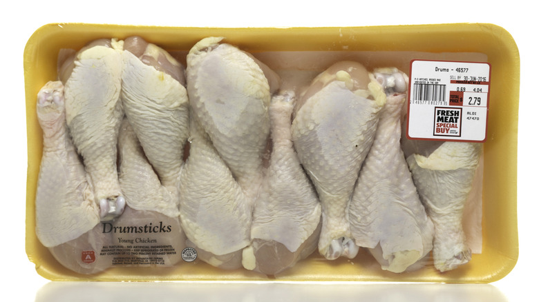 Aldi chicken drumsticks in packaging