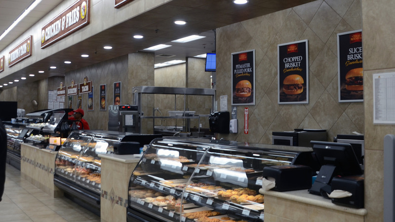 Buc-ee's hot food bar