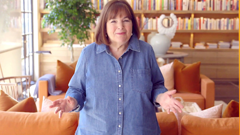 Ina Garten accepts the award for Outstanding Culinary Host for Barefoot Contessa