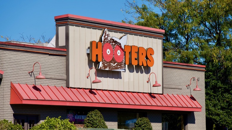 Hooters exterior