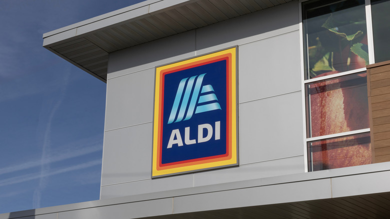 The storefront of Aldi showing the blue Aldi sign