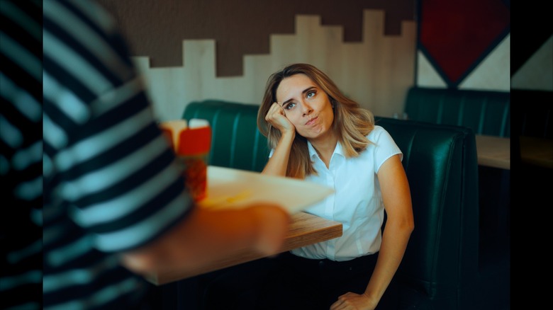 Irritated client complaining about the slow service in a restaurant