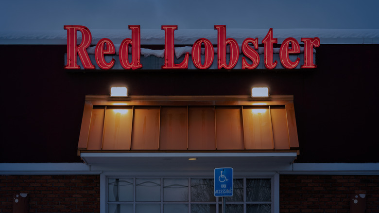 Red Lobster storefront at night