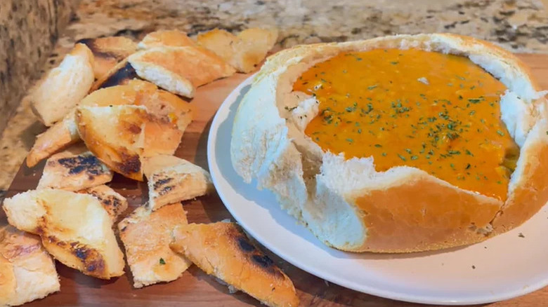 Red Lobster's cheese fondue in a bread bowl