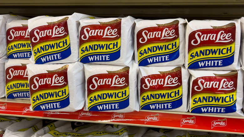 Sara Lee sandwich bread on shelf