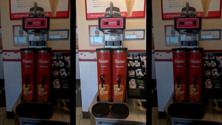 Sweet and Unsweet Tea Fill Station at Freddy´s fast food restaurant