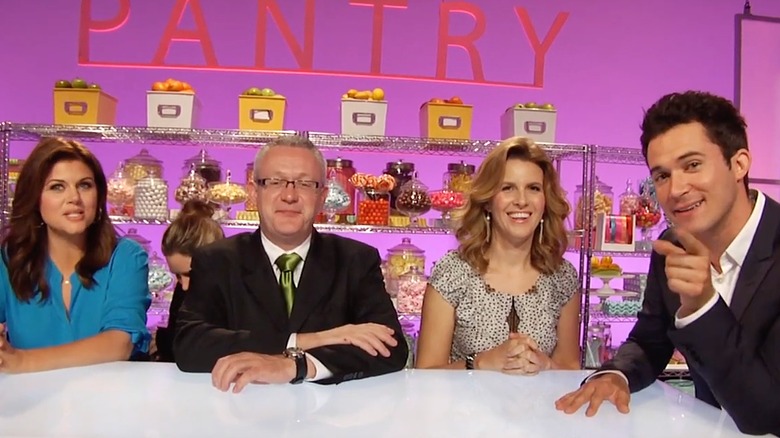 "Cupcake Wars" judges and host table