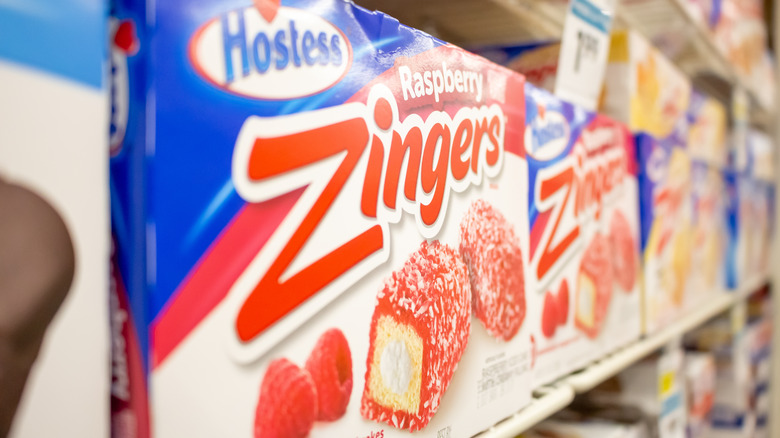Hostess Raspberry Zingers on shelves