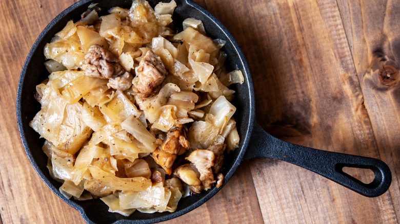 Pan full of cabbage and chicken