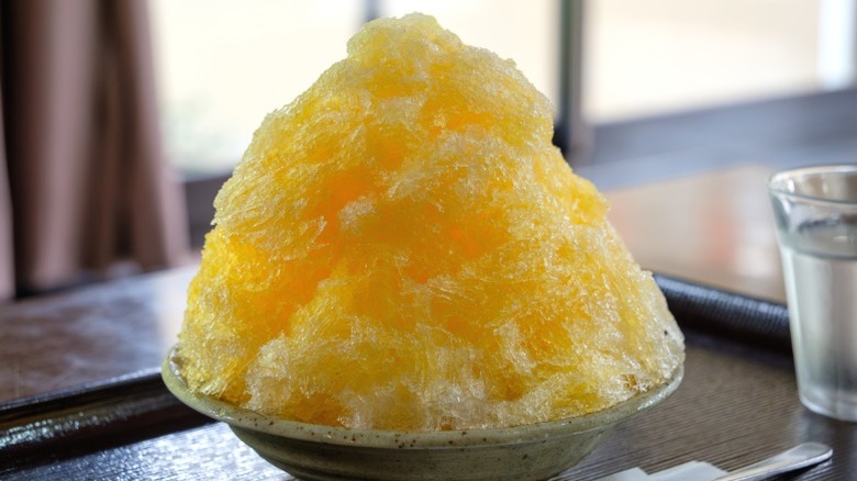 A bowl of Japanese kakigori.