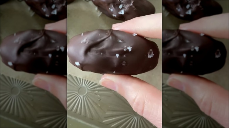 "Snickers" stuffed dates