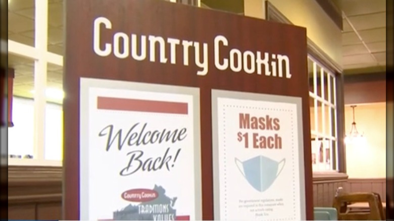 Country Cookin buffet entry signs featuring COVID-19 precaution rules