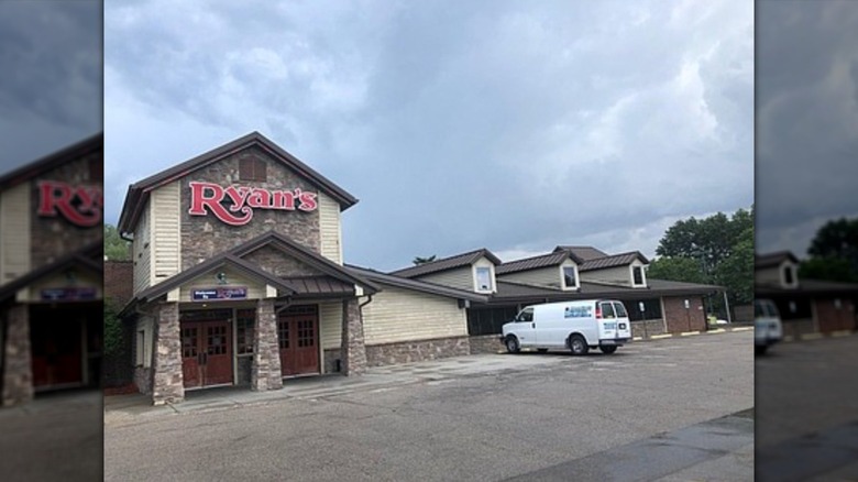 Ryan's buffet exterior