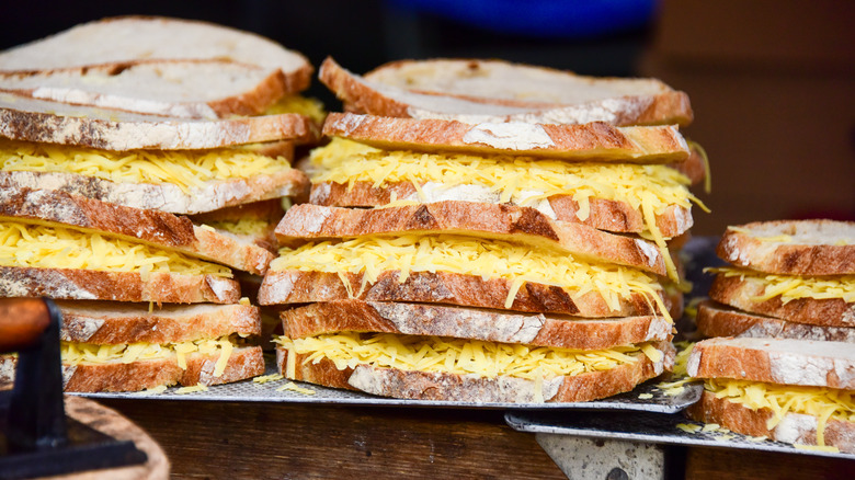 wholegrain bread slices filled with cheddar cheese