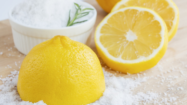 Sliced lemons and salt