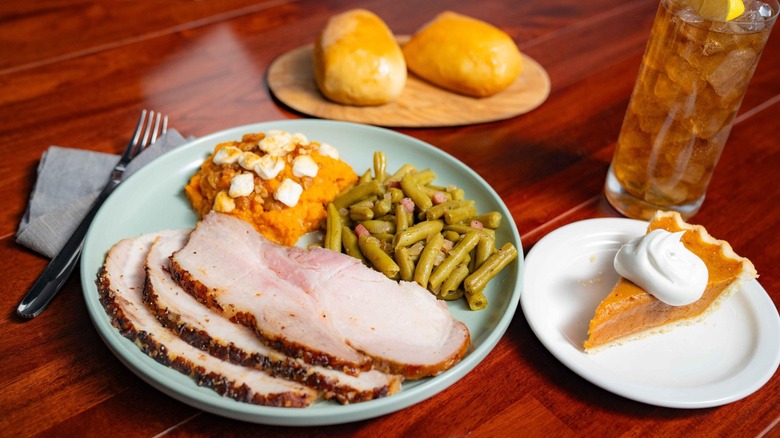 Thanksgiving foods from Golden Corral