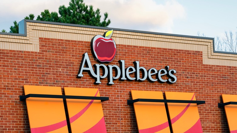 Applebee's restaurant exterior against sky