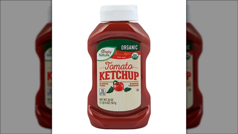 A bottle of Simply Nature Organic Ketchup on a white background.