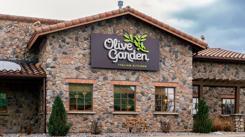 Exterior of an Olive Garden restaurant, day