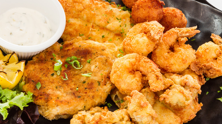 Fried seafood platter with tartar sauce