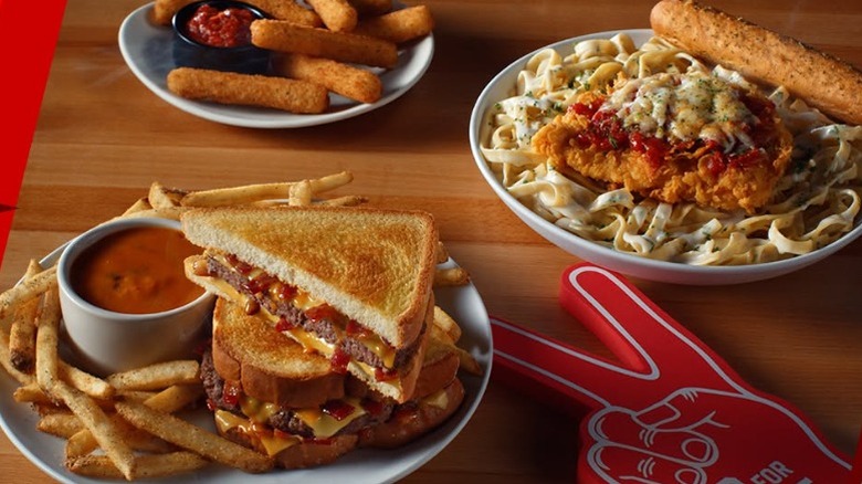 Applebee's chicken parmesan fettuccine, grilled cheese cheeseburger, and mozzarella sticks