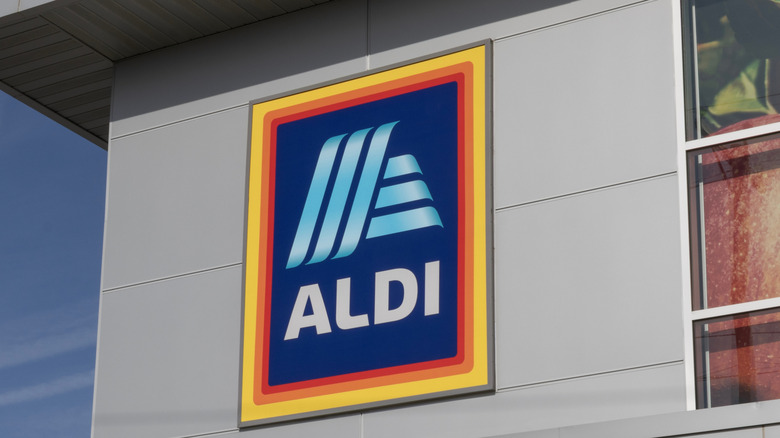 Close-up of the back of a man wearing an Aldi uniform