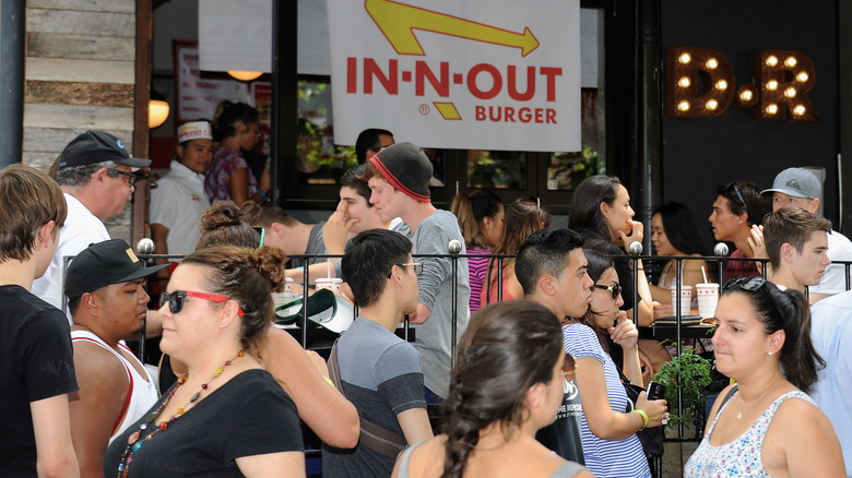 A photo of the crowded patio seating area outside of an In-N-Out