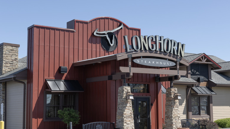 Entrance to LongHorn Steakhouse