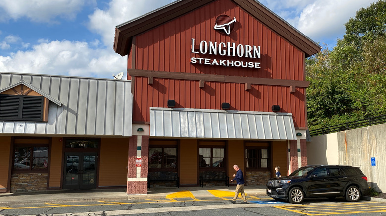 Exterior of LongHorn Steakhouse
