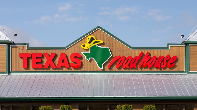Texas Roadhouse signage