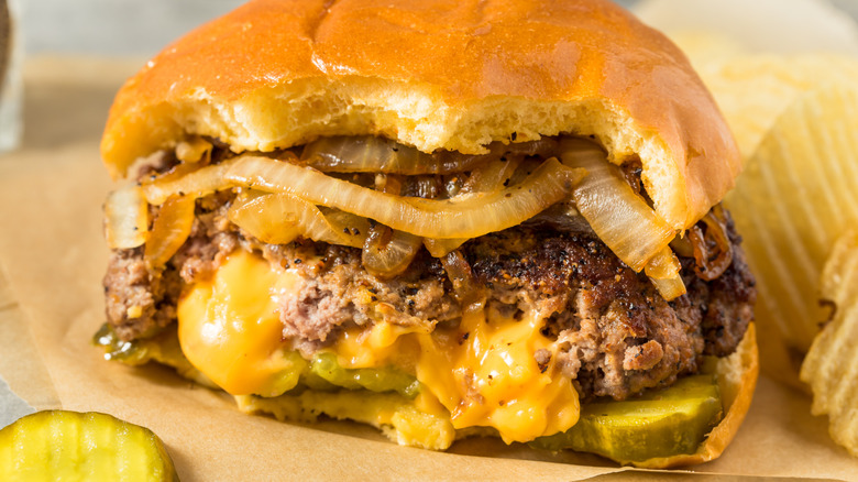 Juicy Lucy Cheeseburger with Cheddar and Chips