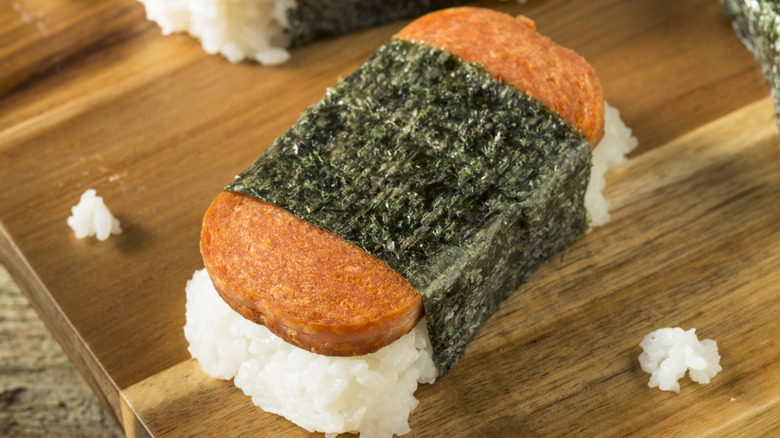 close up of spam musubi