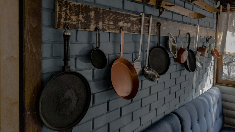 Cooking pan wall rack in a kitchen