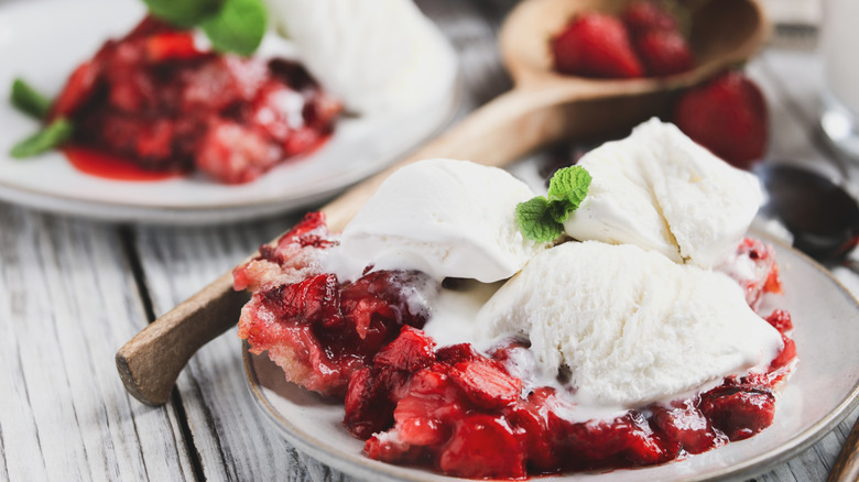Stawberry sonker on a plate with ice cream