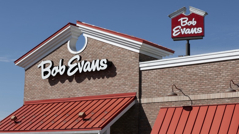 Bob Evans restaurant exterior