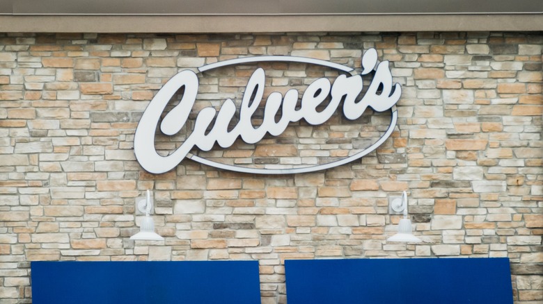 A Culver's sign on a brick wall
