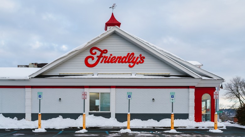 Friendly's restaurant exterior