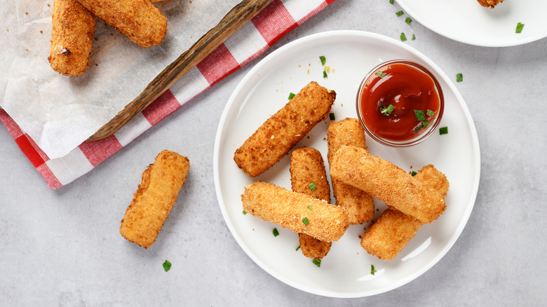 Breaded fried Mozzarella cheese sticks with tomato dipping sauce