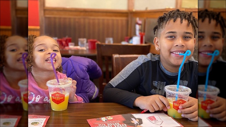 A young girl and boy drinking from silly straws at a Bob Evans restaurant