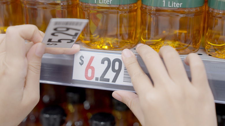 Changing price on oil in grocery store