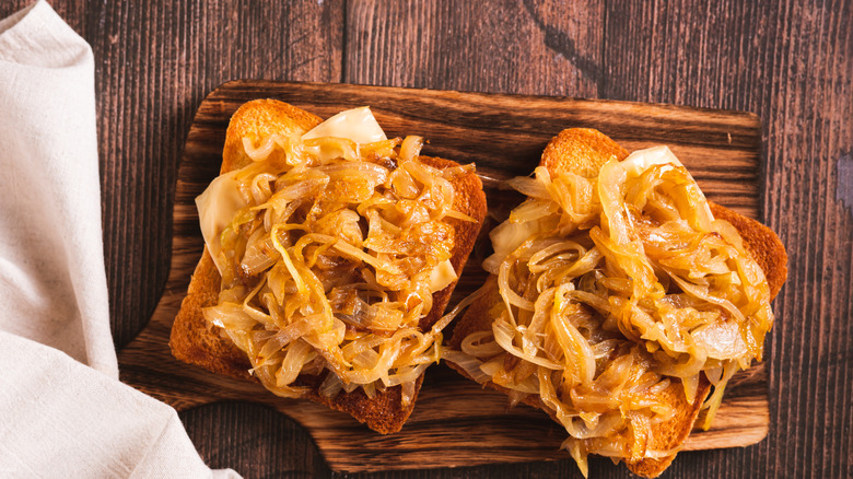 Toast with caramelized onions on top
