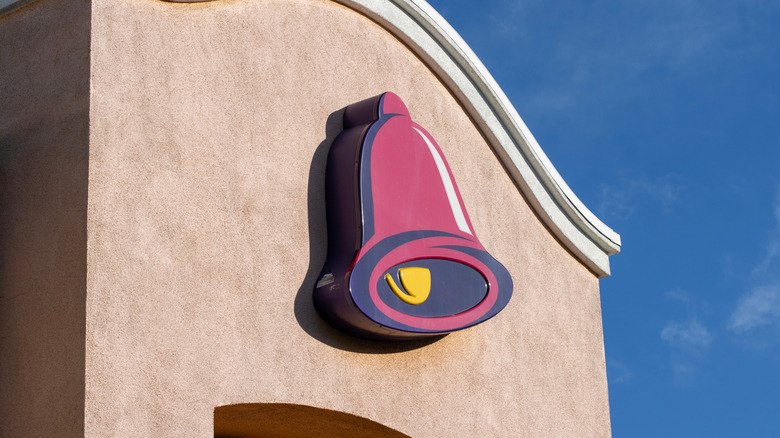 Taco Bell outdoor sign