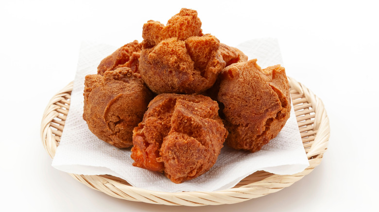 Deep-fried doughnut balls in a basket